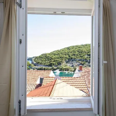 J&j Guest house 3*
