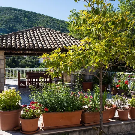 J&j Guest house 3*