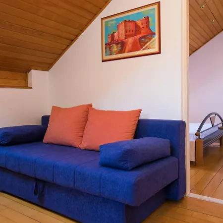 J&j Guest house 3*