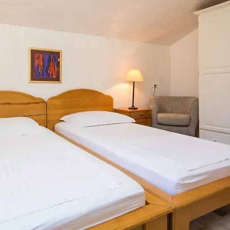 J&j Guest house 3*