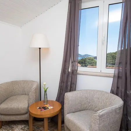 J&j Guest house 3*